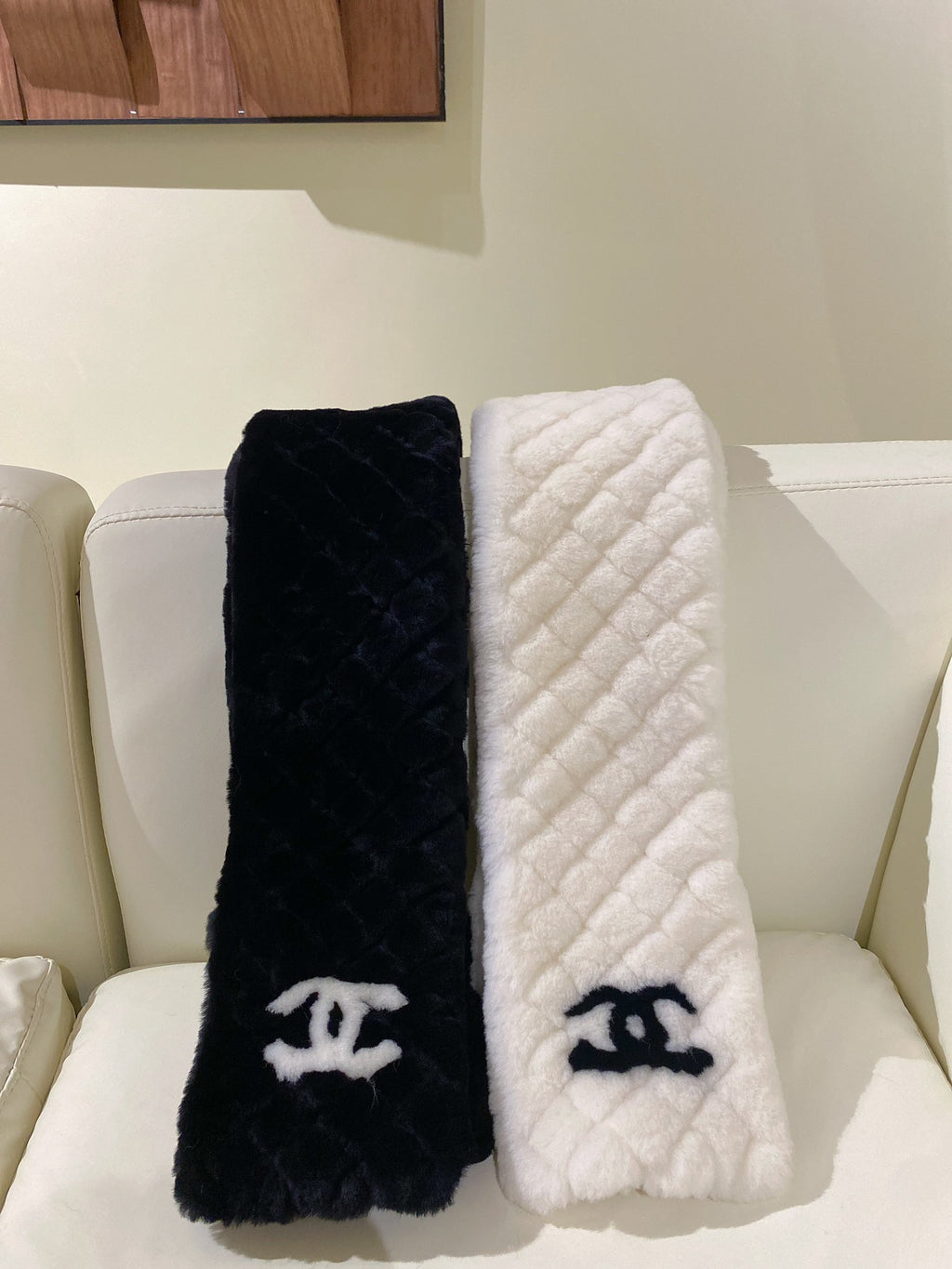 Chanel Gradient Logo Detail Scarf - 962272374 - Photo 1