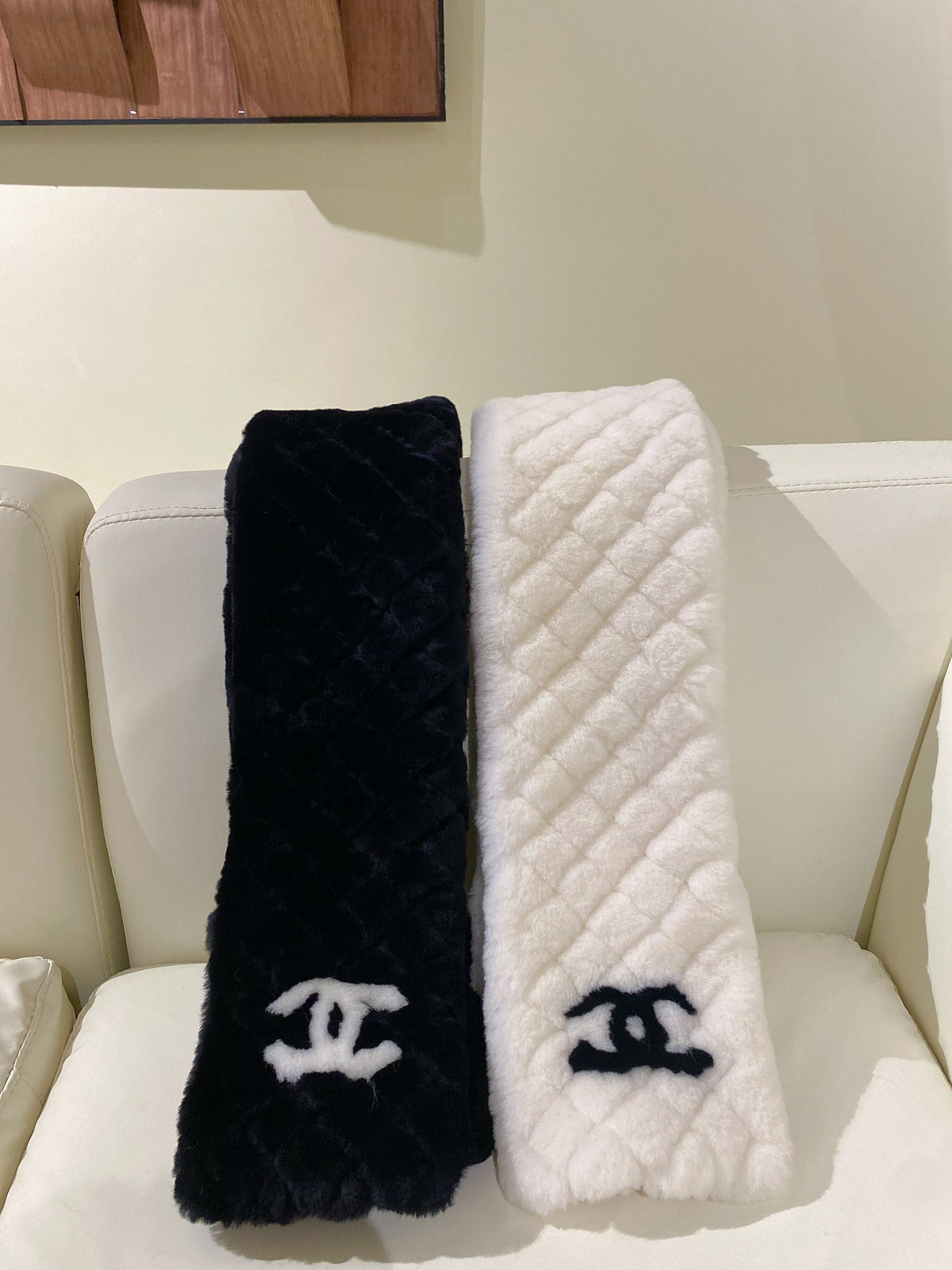 Chanel Gradient Logo Detail Scarf - 962272374 - Photo 1
