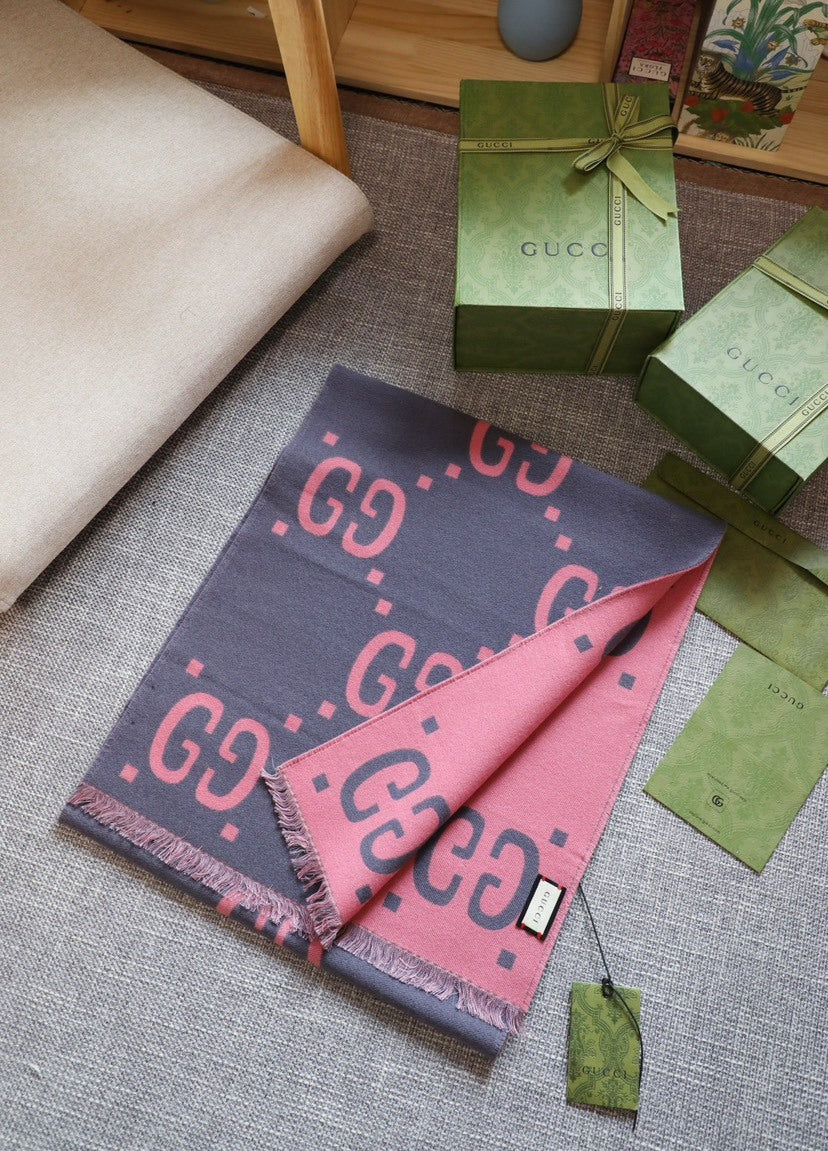 Gucci Scarf - 945376004 - Photo 1