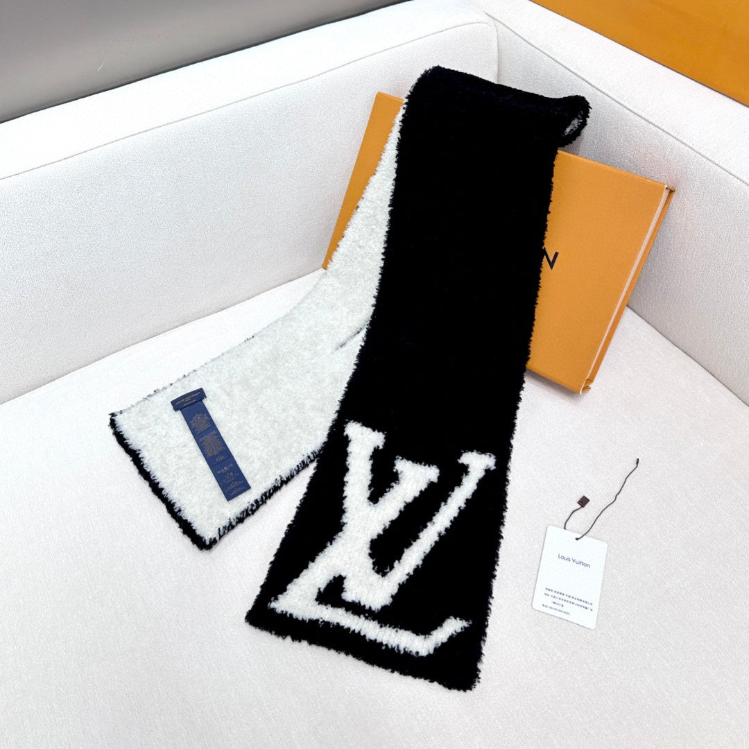 Louis Vuitton Logo Detail Scarf - 952636295 - Photo 1