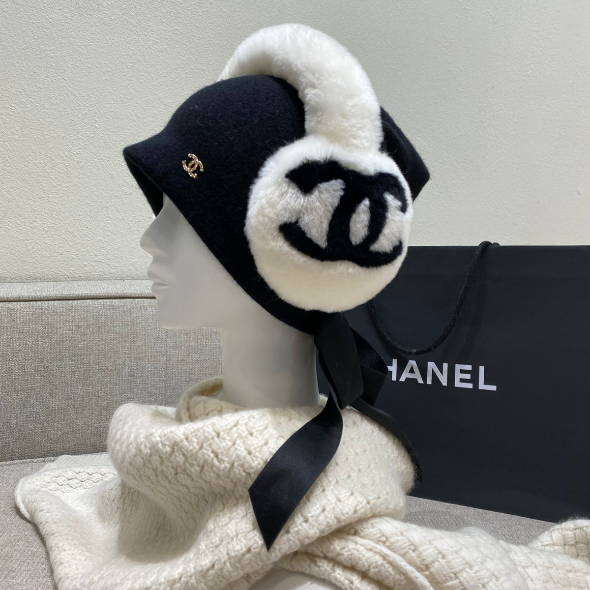 Chanel Logo Detail Earmuffs - 1141777662 - Photo 1