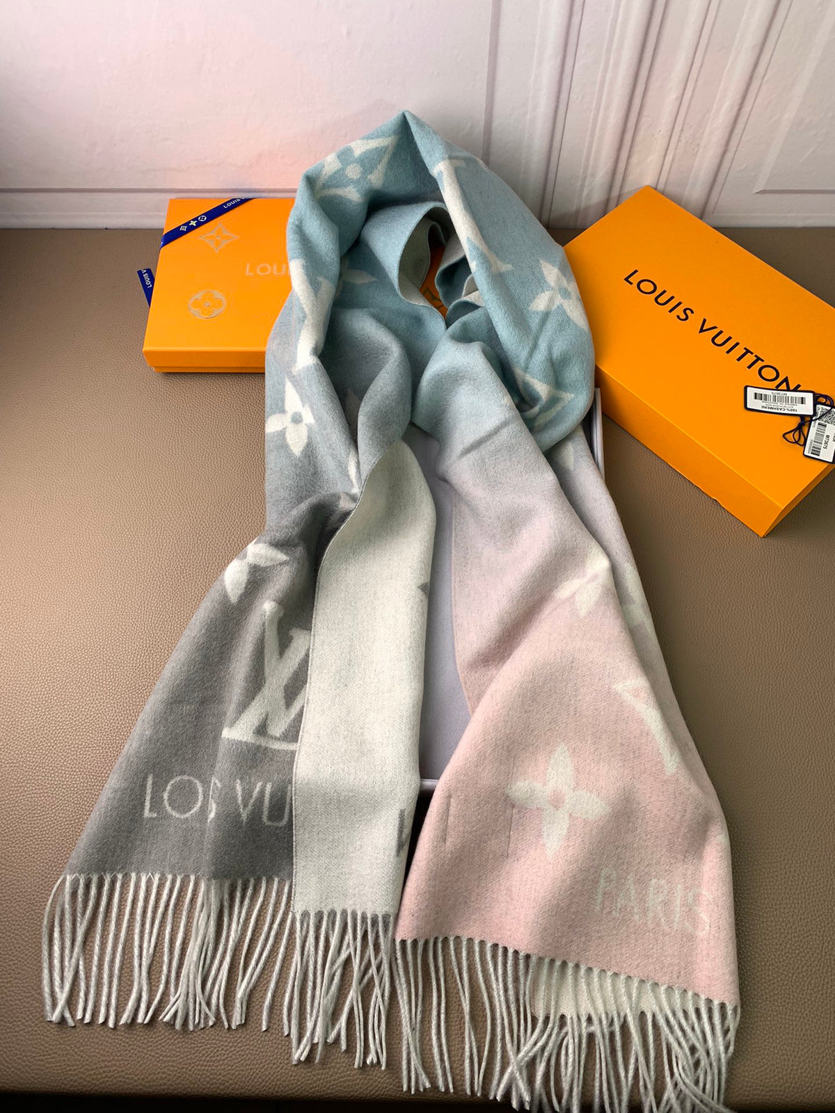 Louis Vuitton Gradient Scarf - 925524702 - Photo 1