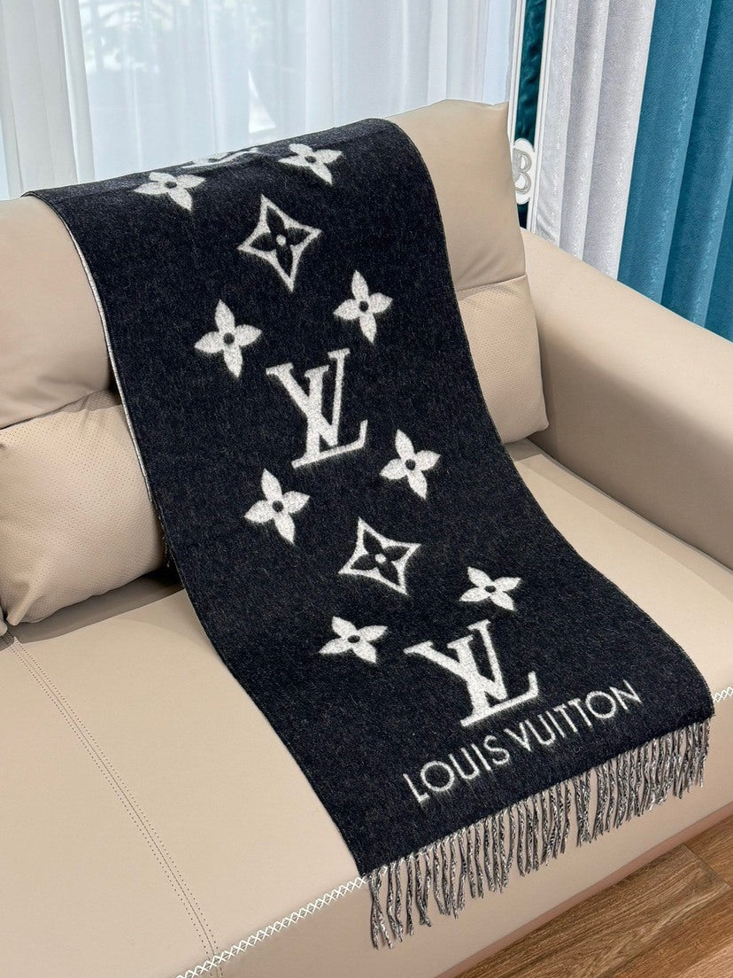 Louis Vuitton Jacquard Scarf - 944930491 - Photo 1