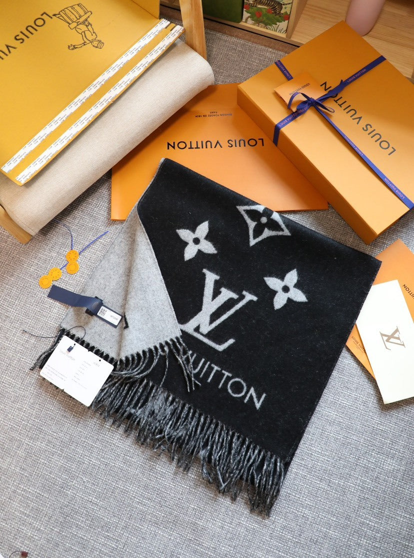 Louis Vuitton Scarf - 944943044 - Photo 1