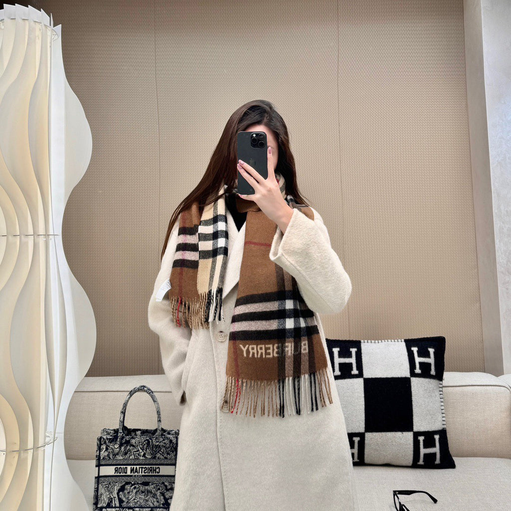 Burberry Check Pattern Scarf - 983835259 - Photo 1