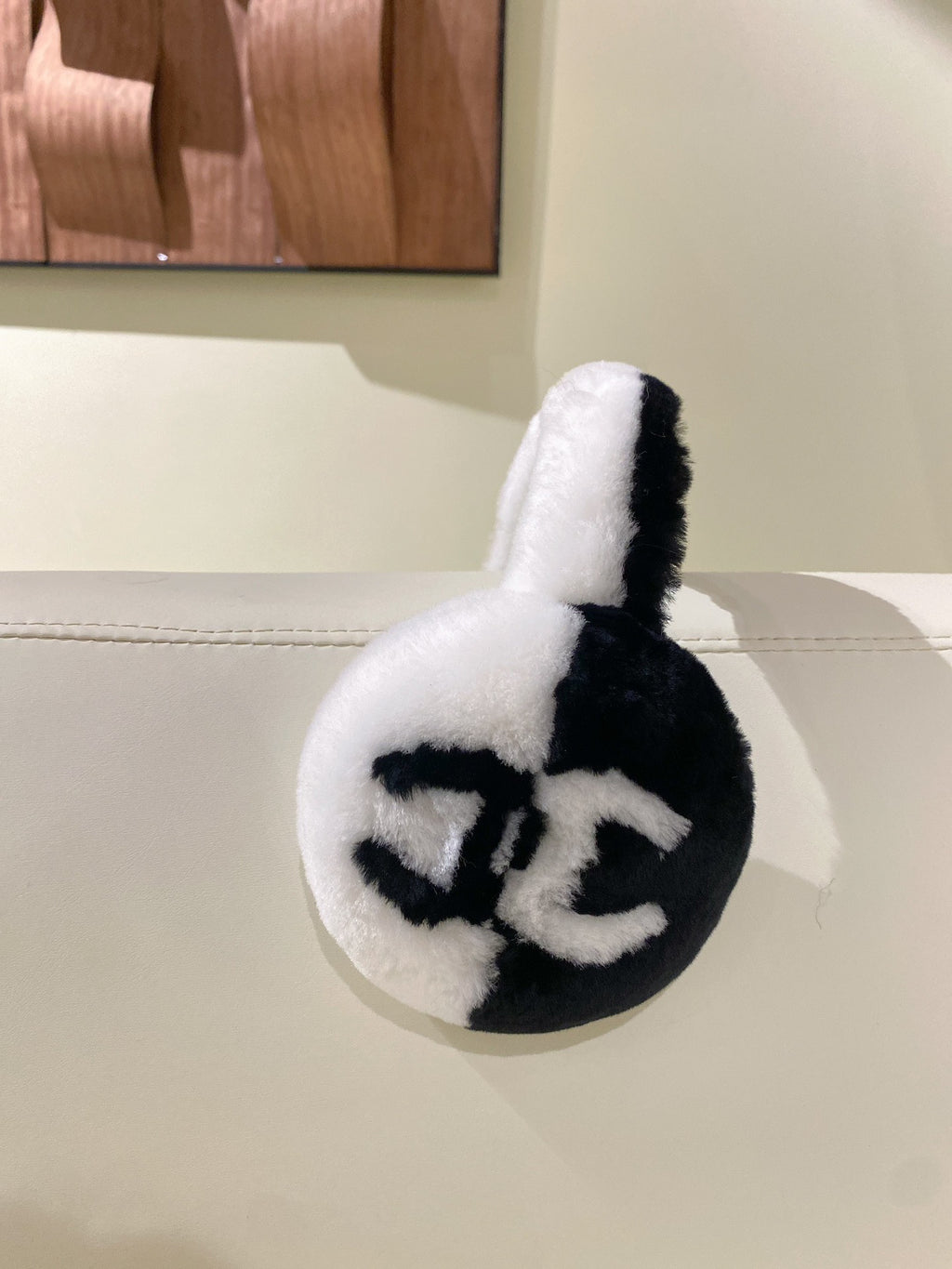 Chanel Colorblock Logo Detail Earmuffs - 1005772262 - Photo 1