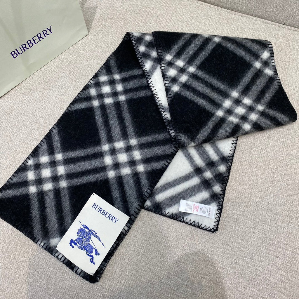 Burberry Check Pattern Scarf - 1245382381 - Photo 1