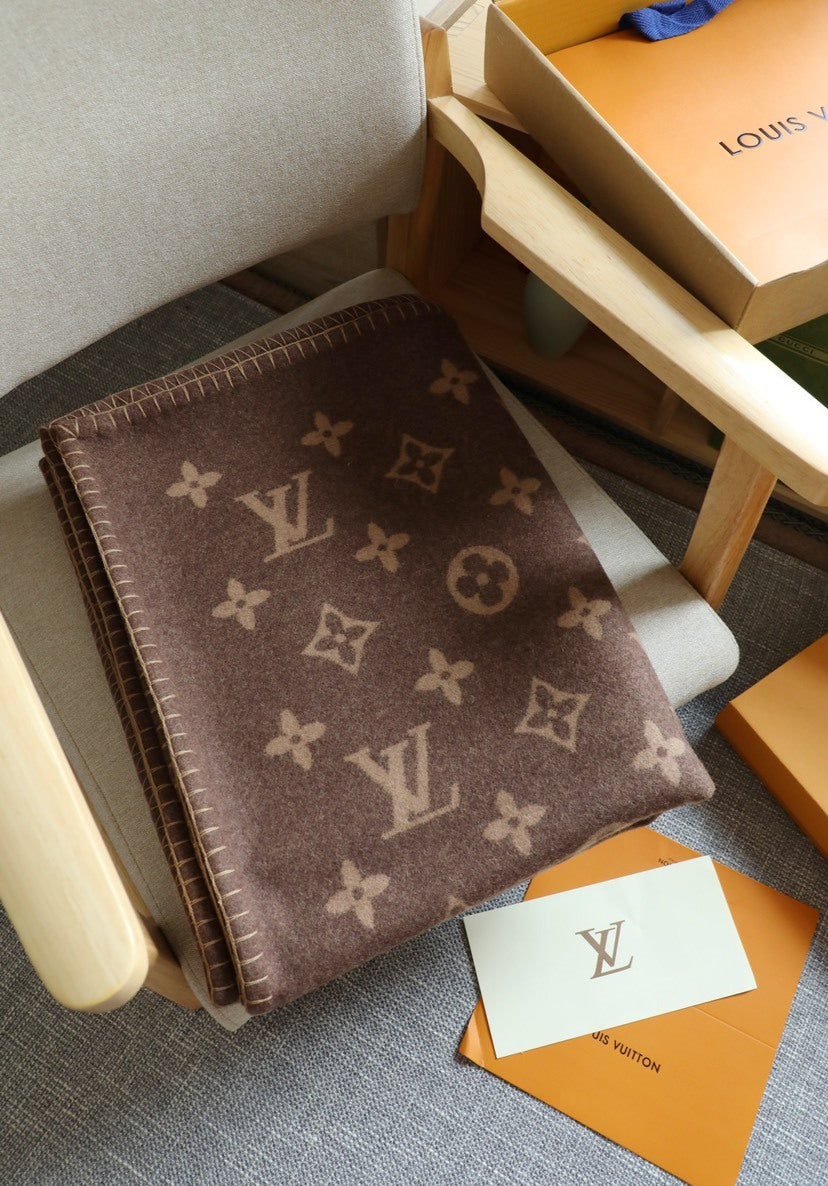 Louis Vuitton Throw Blanket - 945381590 - Photo 1