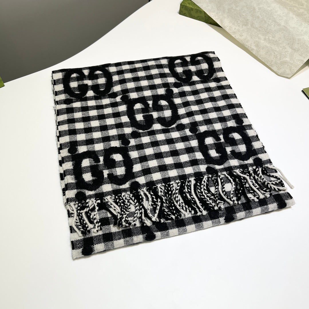 Gucci Check Pattern Logo Detail Scarf - 970502151 - Photo 1