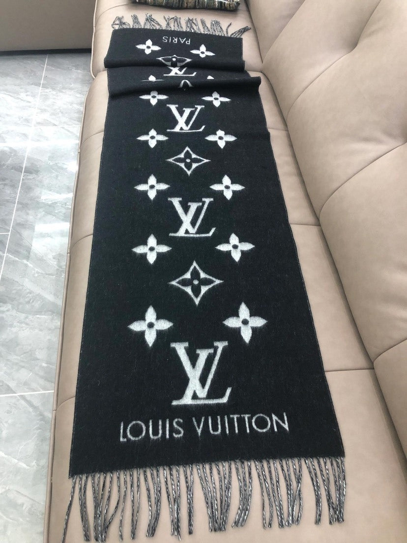 Louis Vuitton Scarf - 945544865 - Photo 1