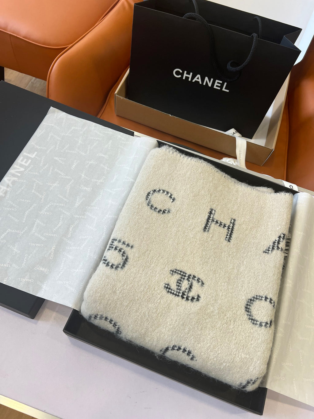 Chanel Logo Detail Scarf - 979032964 - Photo 1