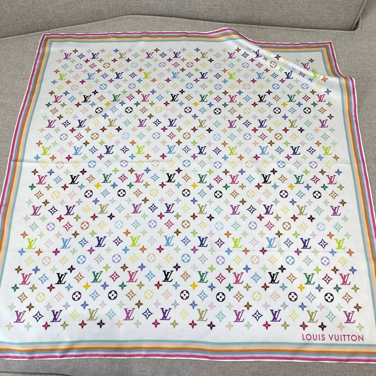 Louis Vuitton Square Scarf - 1013302303 - Photo 1
