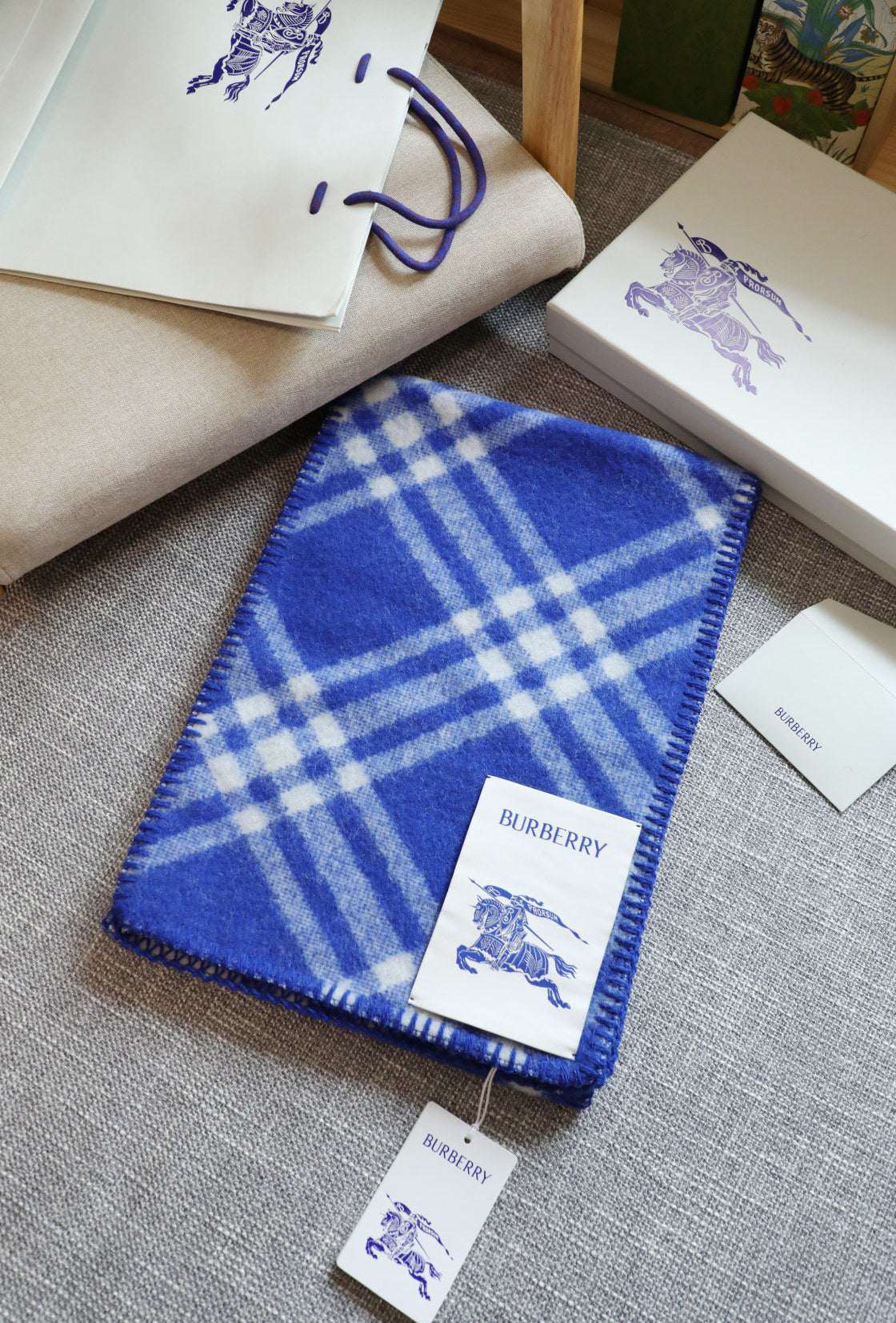 Burberry Scarf - 973238393 - Photo 1