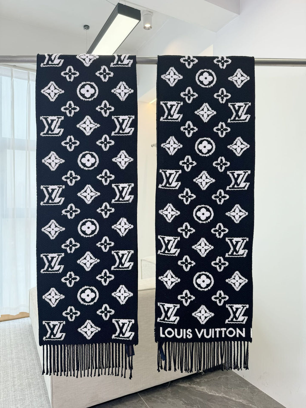 Louis Vuitton Colorblock Scarf - 957361504 - Photo 1
