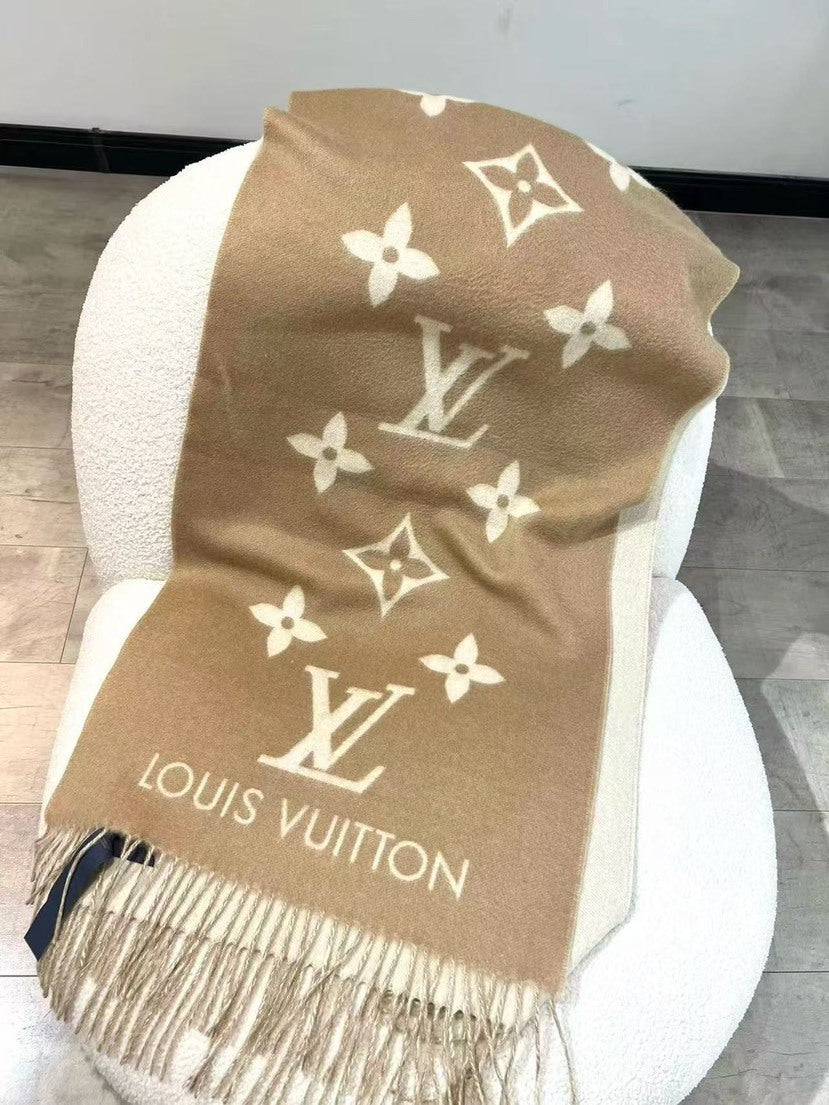 Louis Vuitton Scarf - 945246521 - Photo 1