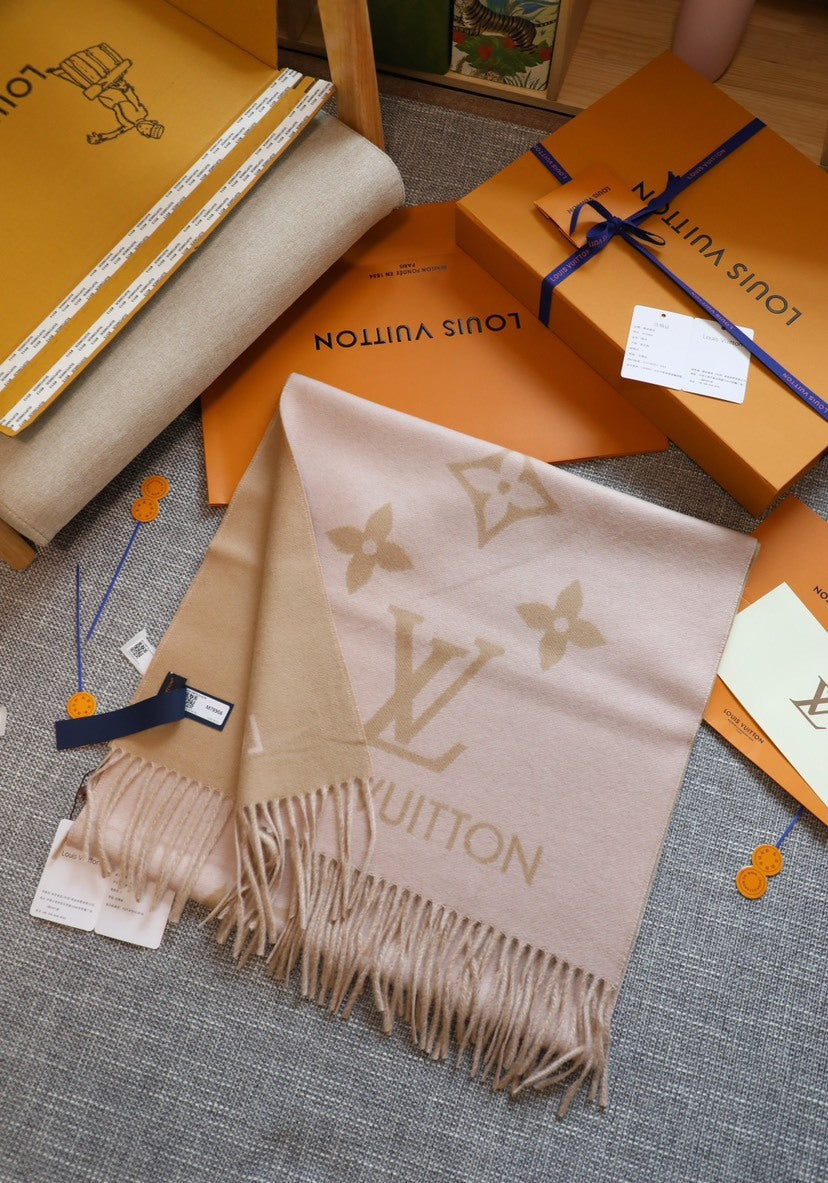 Louis Vuitton Scarf - 944942822 - Photo 1