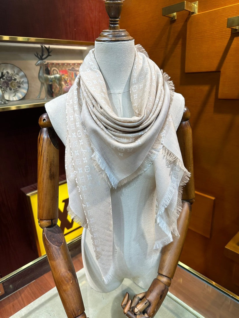 Louis Vuitton Jacquard Logo Detail Scarf - 950617442 - Photo 1