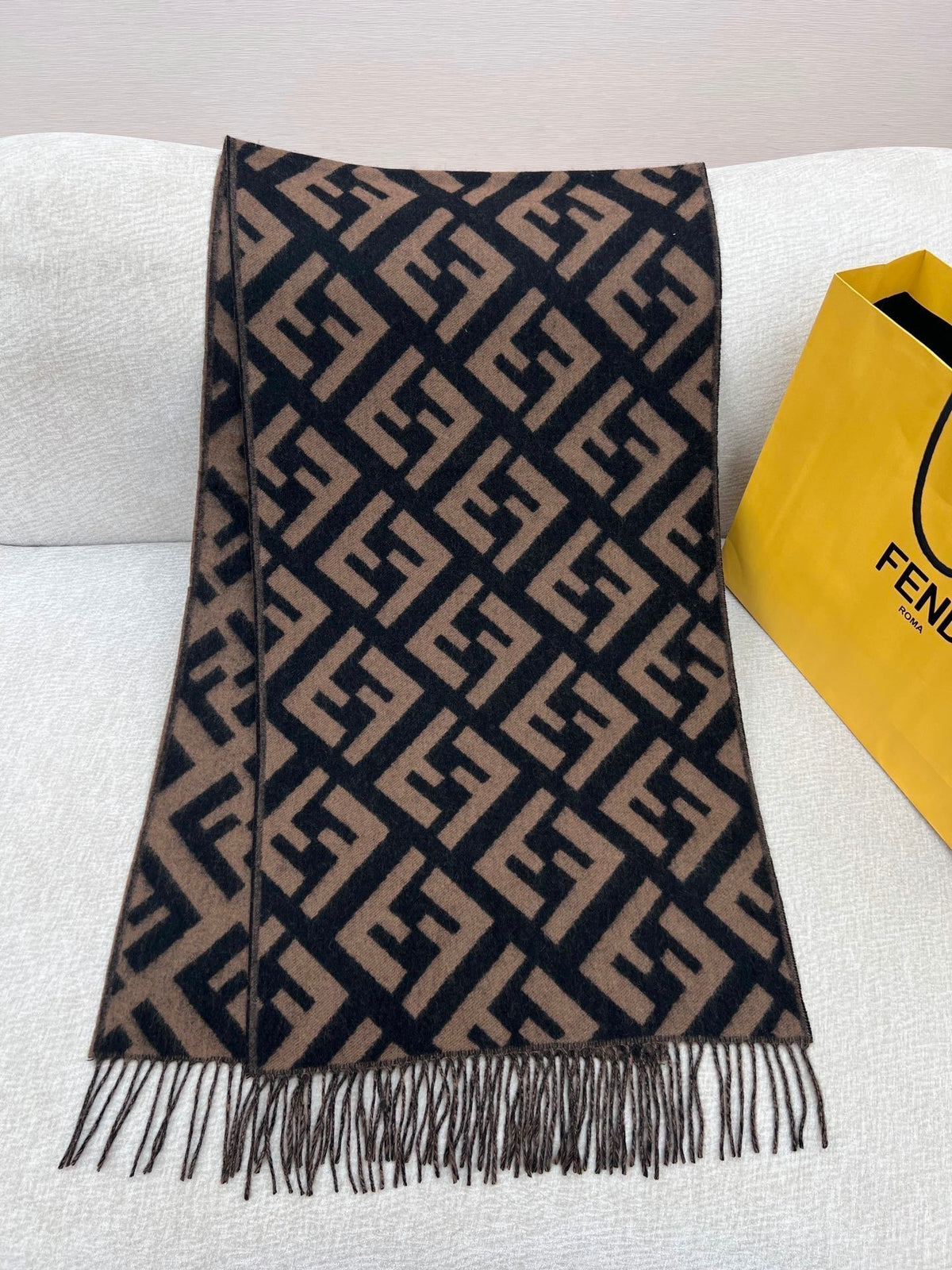 Fendi Logo Detail Scarf - 1245372310 - Photo 1