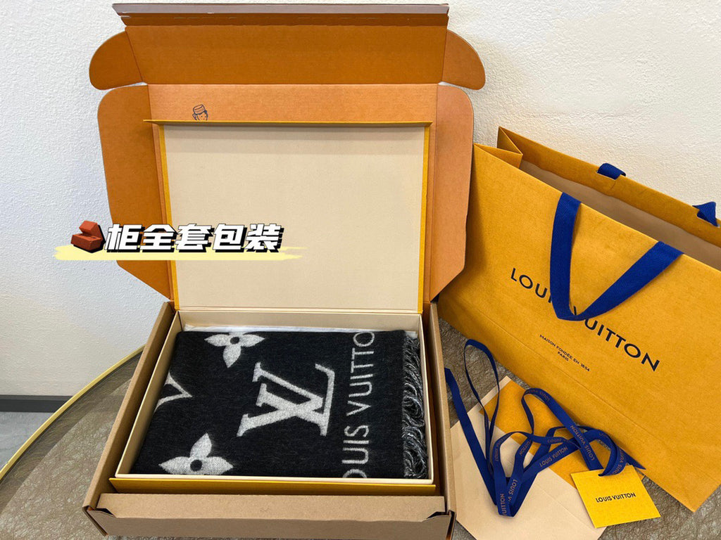Louis Vuitton Scarf - 982342004 - Photo 1