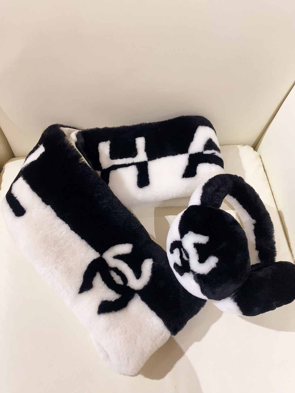 Chanel Gradient Colorblock Earmuffs - 962272388 - Photo 2