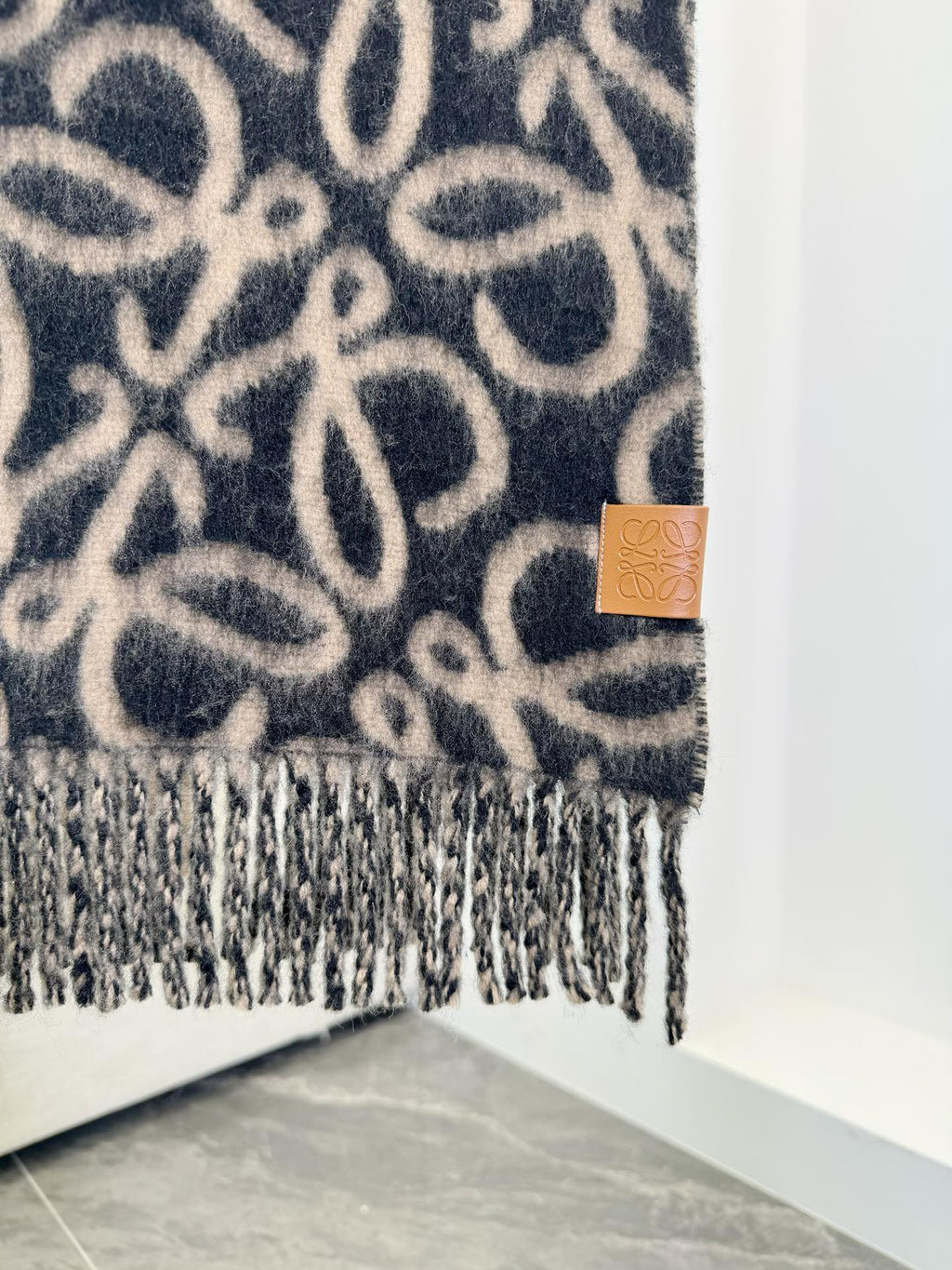 Loewe Jacquard Logo Detail Scarf - 973645274 - Photo 2