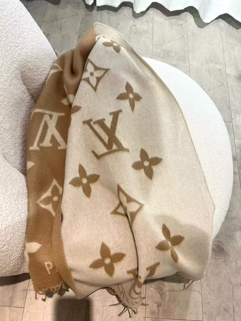 Louis Vuitton Scarf - 945246521 - Photo 2