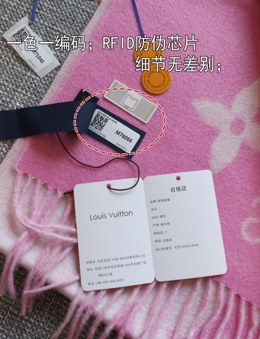 Louis Vuitton Scarf - 944942231 - Photo 2