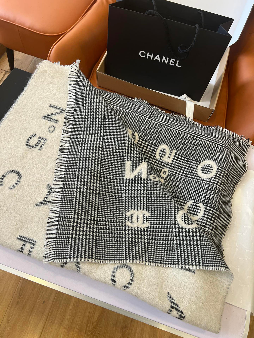 Chanel Logo Detail Scarf - 979032964 - Photo 2
