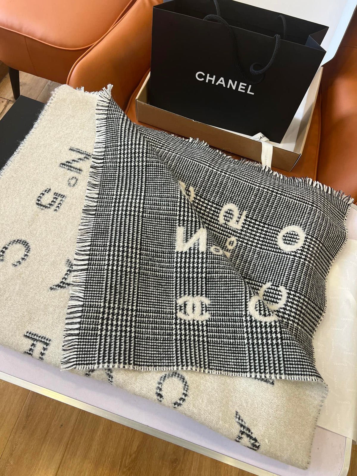 Chanel Logo Detail Scarf - 979032964 - Photo 2