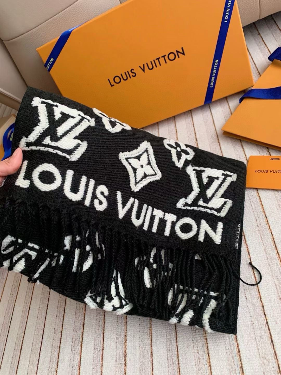 Louis Vuitton Colorblock Scarf - 973281522 - Photo 2