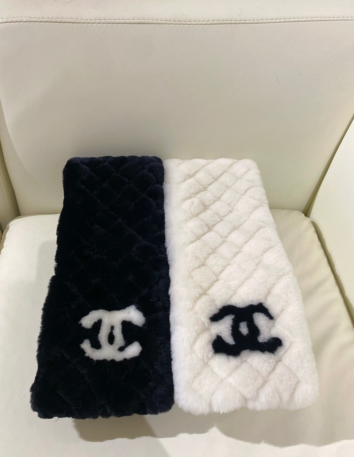 Chanel Gradient Logo Detail Scarf - 962272374 - Photo 2