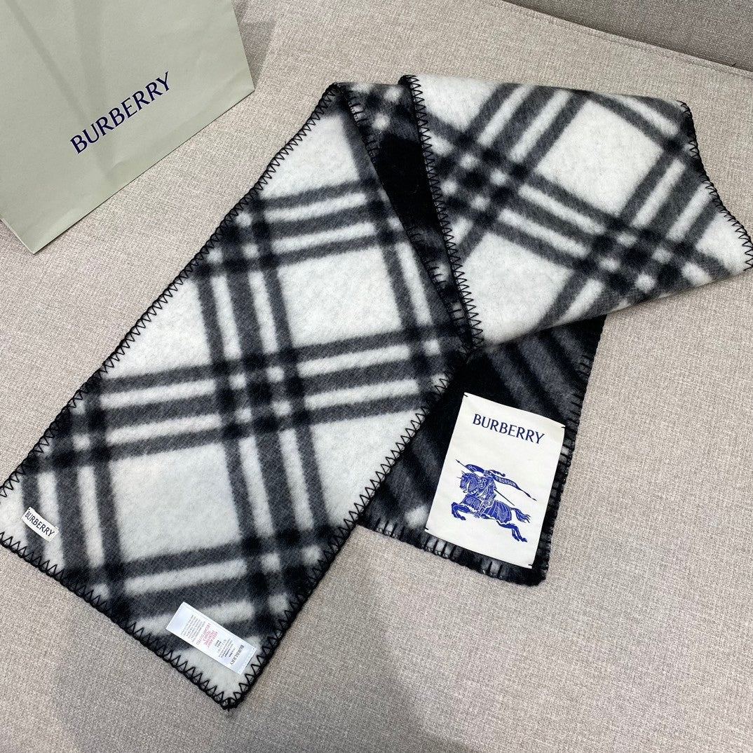 Burberry Check Pattern Scarf - 1245382381 - Photo 2