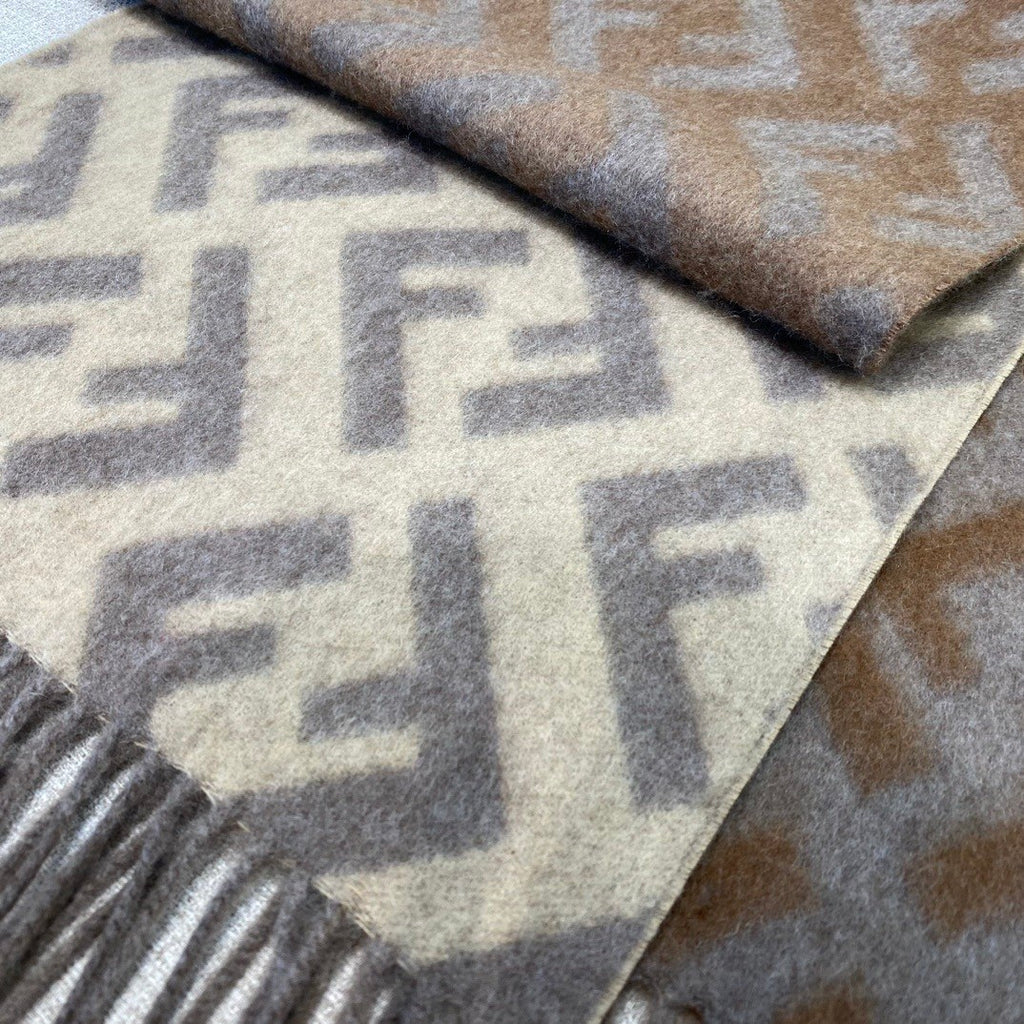 Fendi Gradient Scarf - 1245381260 - Photo 2