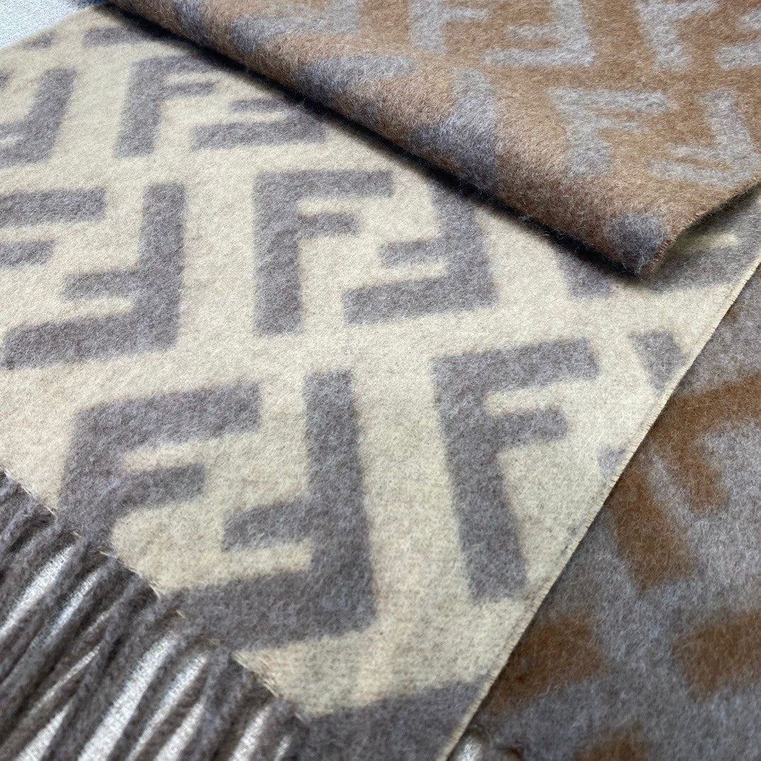 Fendi Gradient Scarf - 1245381260 - Photo 2