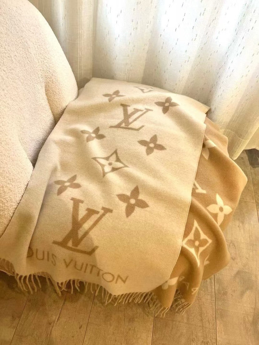 Louis Vuitton Scarf - 945244903 - Photo 2