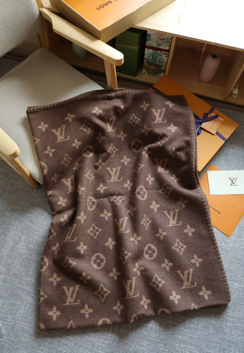 Louis Vuitton Throw Blanket - 945381590 - Photo 2