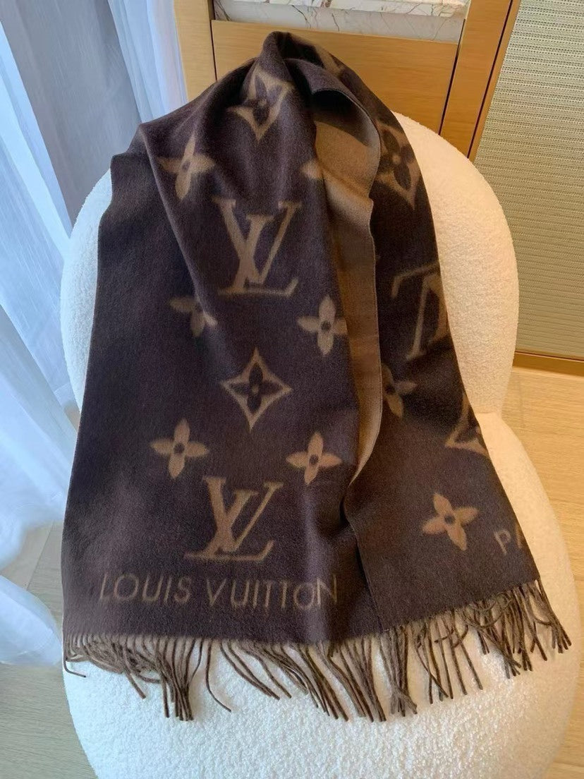 Louis Vuitton Scarf - 945247350 - Photo 2
