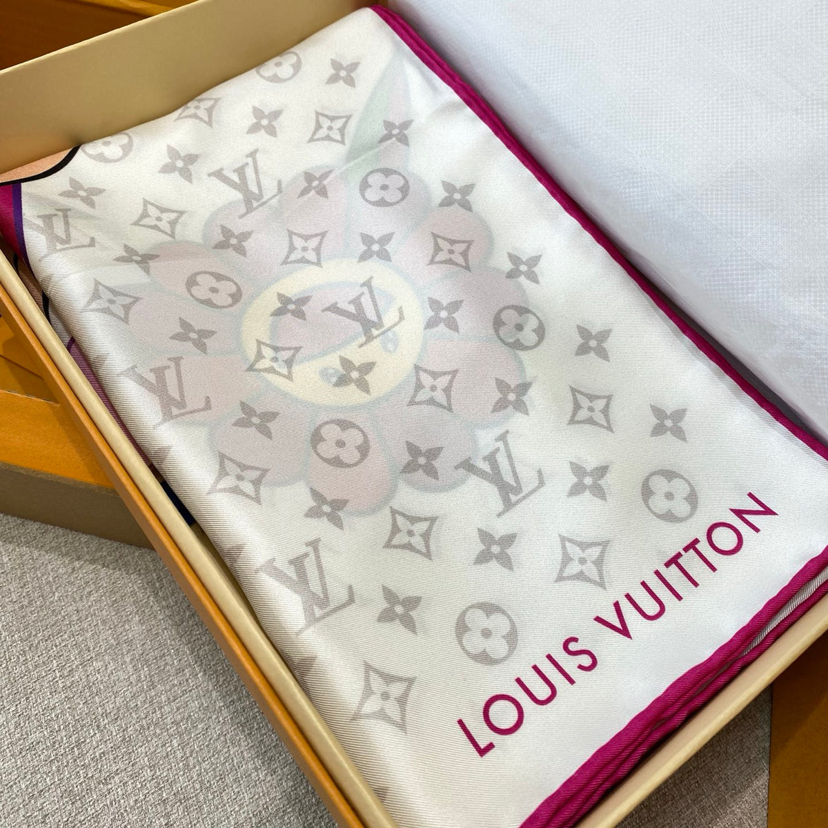 Louis Vuitton Scarf - 1013302235 - Photo 2
