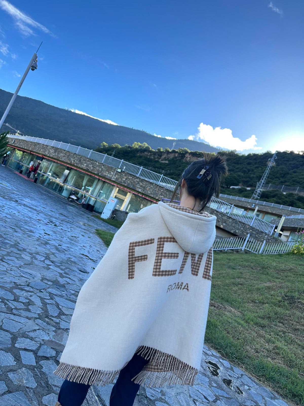 Fendi Cape - 938074741 - Photo 2