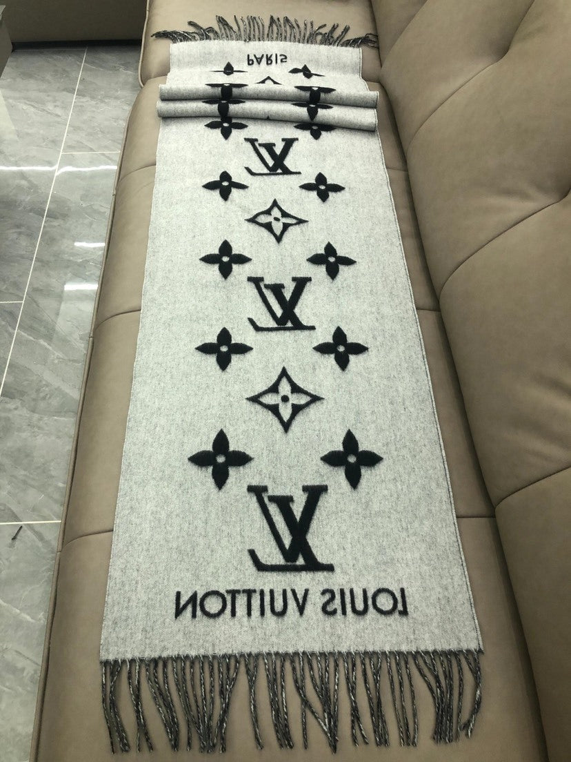 Louis Vuitton Scarf - 945544865 - Photo 2