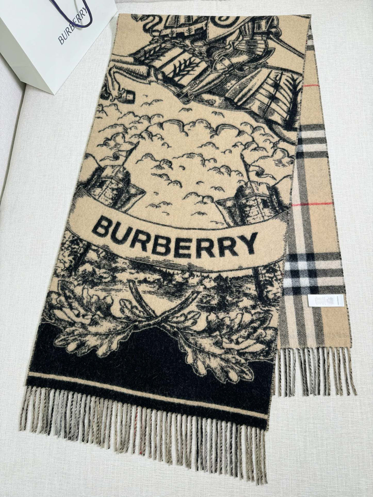 Burberry Check Pattern Jacquard Scarf - 973645832 - Photo 2