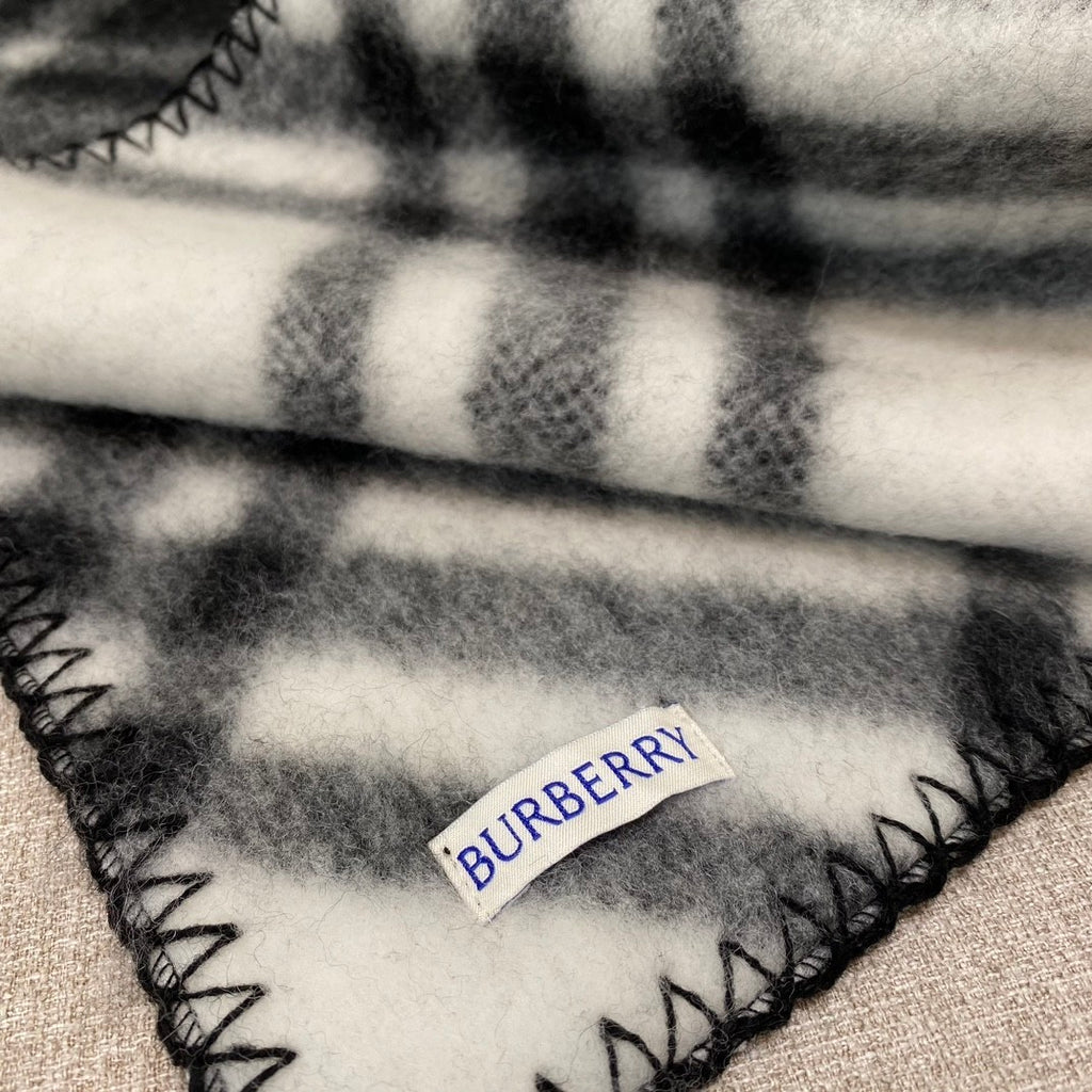 Burberry Check Pattern Scarf - 1245382381 - Photo 3