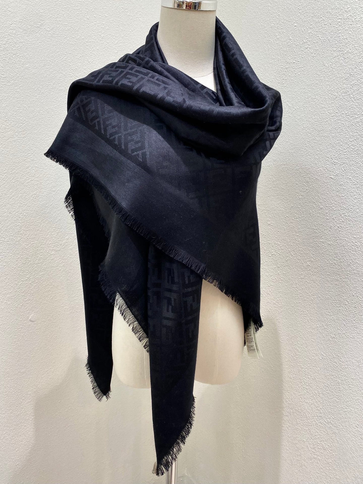 Fendi Jacquard Logo Detail Square Scarf - 1245376588 - Photo 3