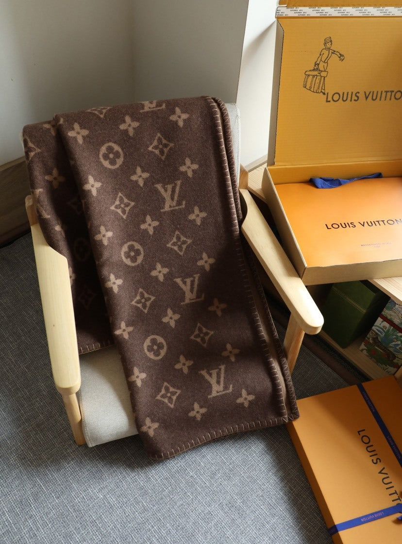 Louis Vuitton Throw Blanket - 945381590 - Photo 3