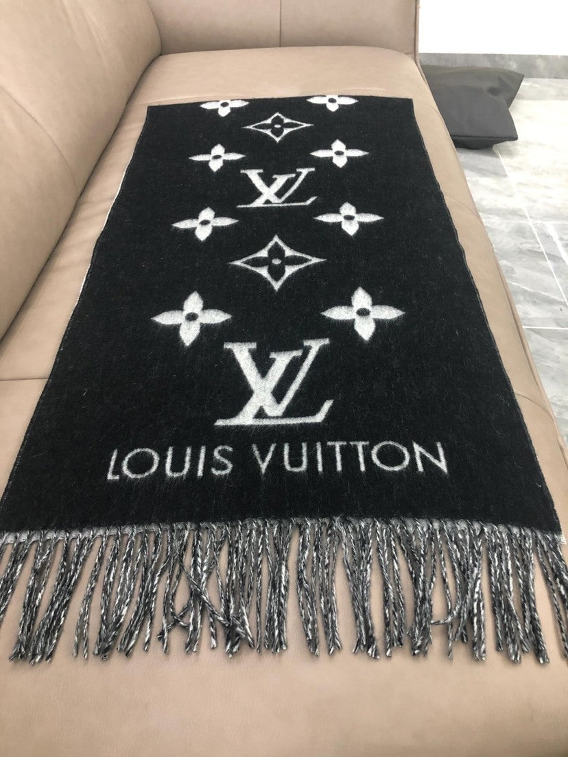 Louis Vuitton Scarf - 945544865 - Photo 3
