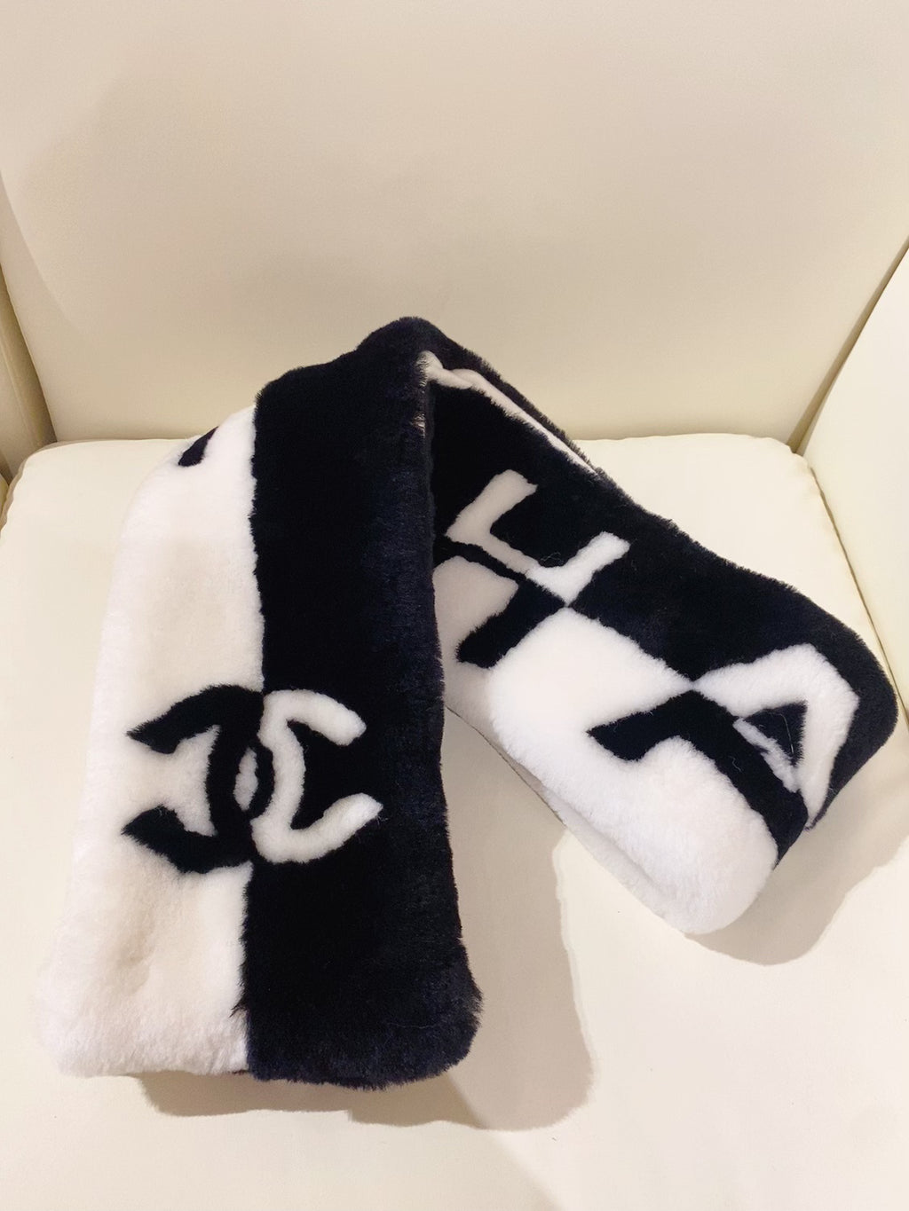 Chanel Gradient Colorblock Earmuffs - 962272388 - Photo 3