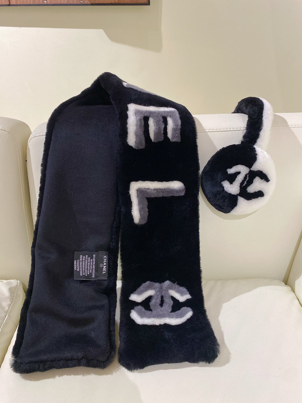 Chanel Gradient Logo Detail Scarf - 962272425 - Photo 3