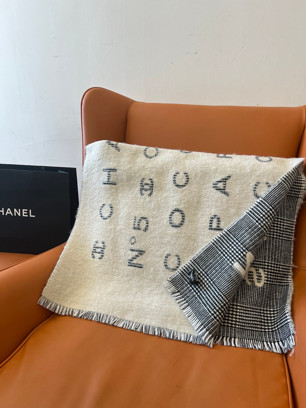 Chanel Logo Detail Scarf - 979032964 - Photo 3