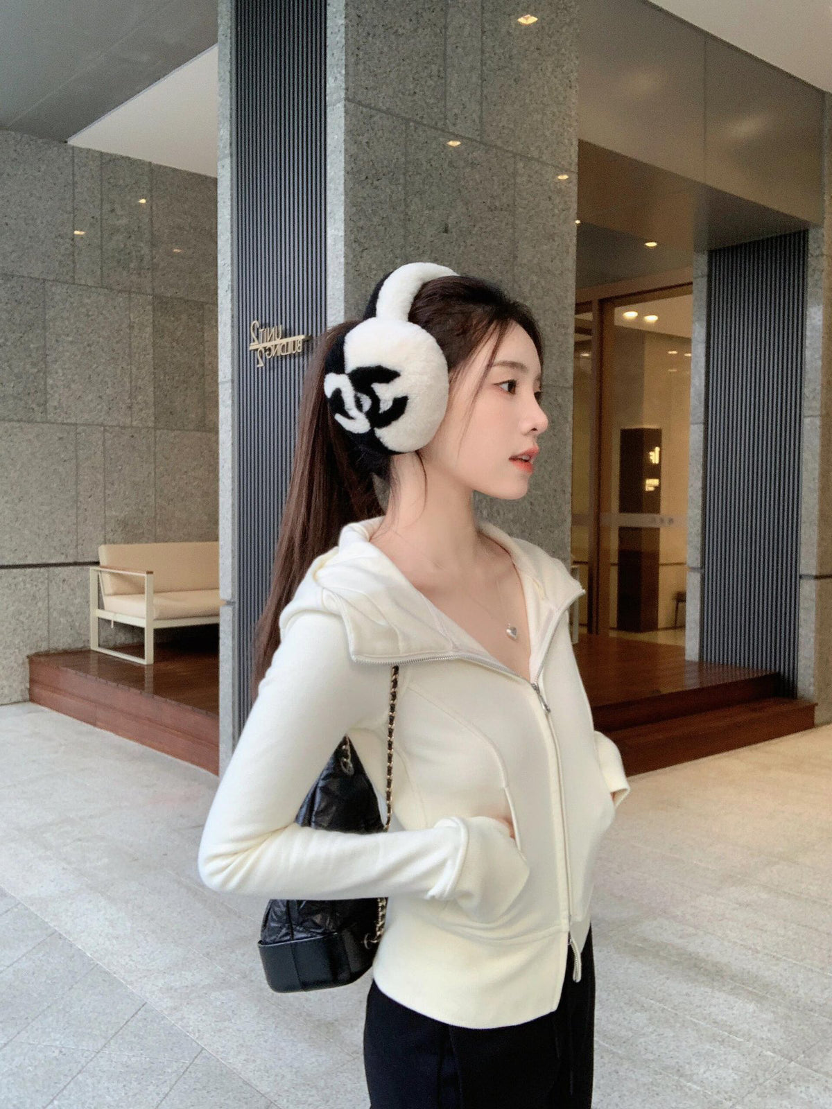 Chanel Earmuffs - 933090000 - Photo 3