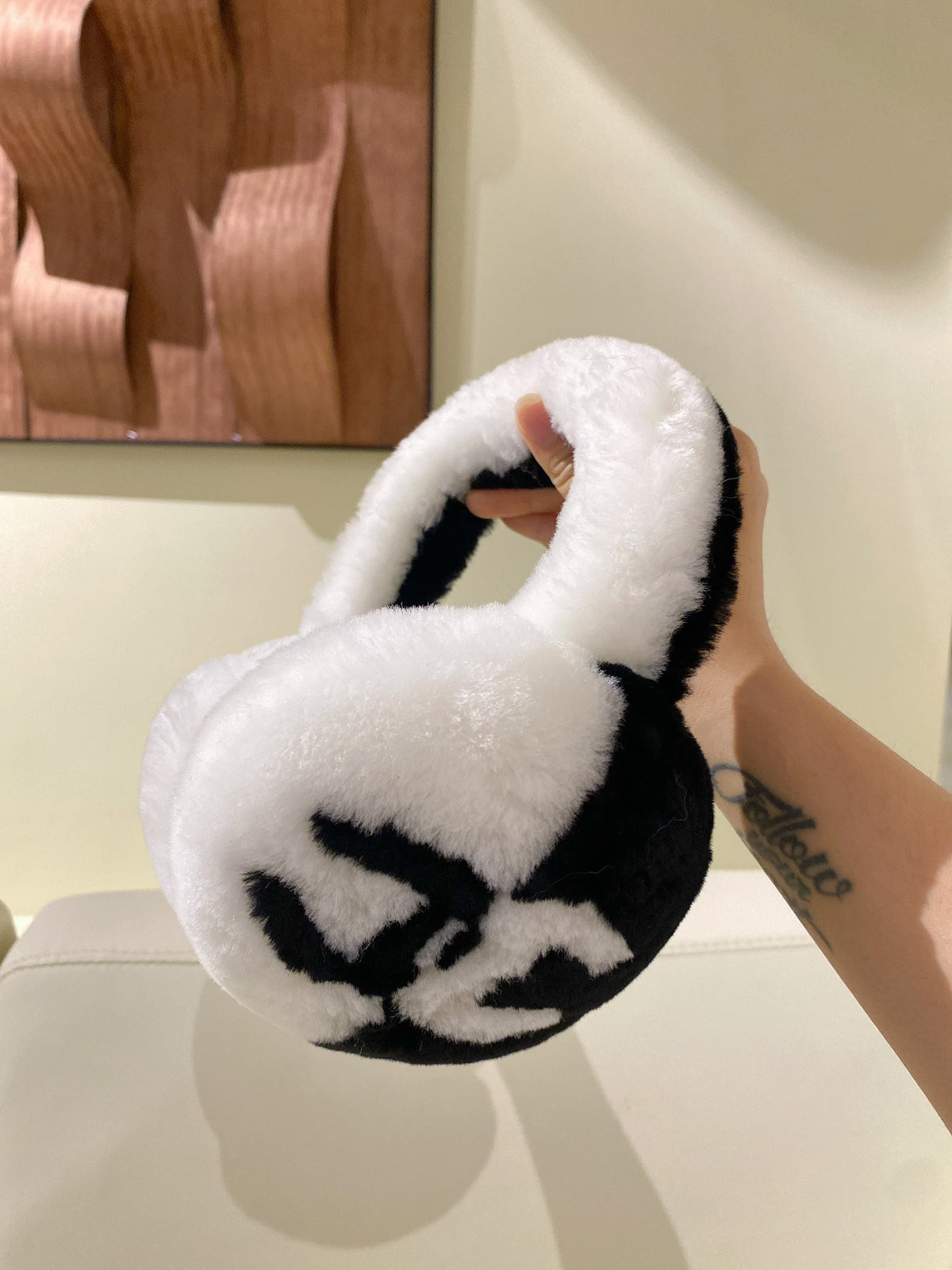 Chanel Colorblock Logo Detail Earmuffs - 1005772262 - Photo 3